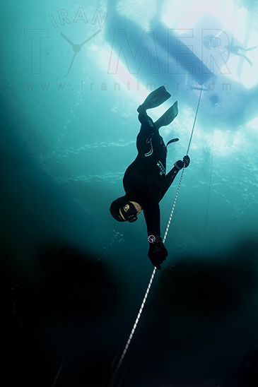 Iceman 2014 free diving ice water lake freezing شیرجه در اعماق آب سرد رکورد