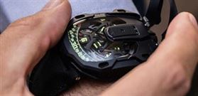 ساعت کریپتونیت (Kryptonite) UR-105CT از اورورک (Urwerk):