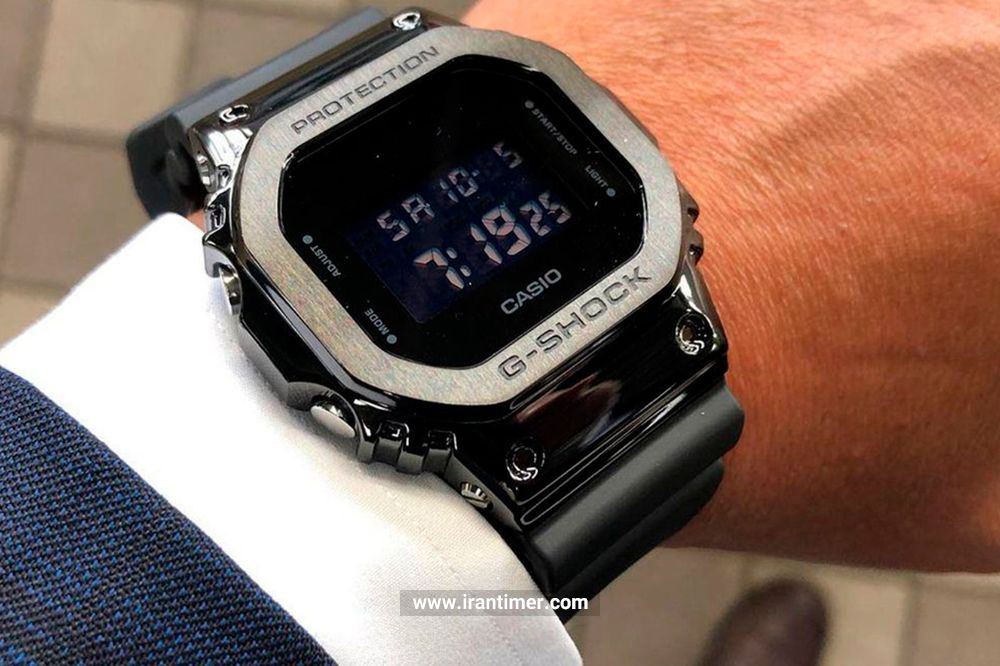 ساعت مچی مردانه کاسیو مدل GM-5600-1DR ساعتی دارای زمان سنج (Stopwatch) دارای استایل ظریف اما جذاب