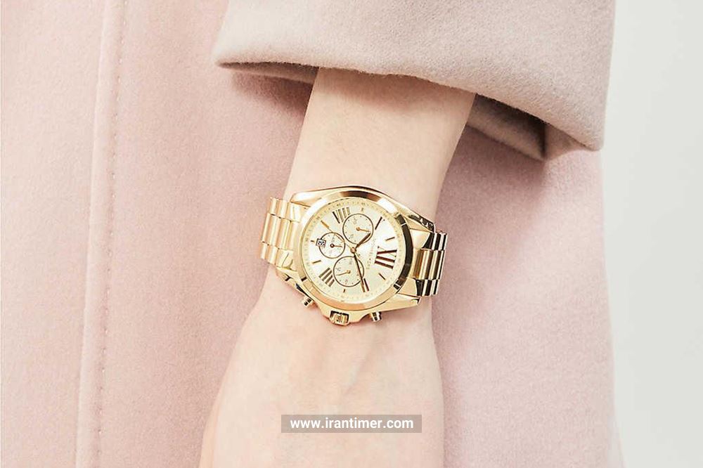 ساعت مچی زنانه مایکل کورس مدل MK5605 مناسب چه افرادی می باشد؟ </h2>
<p>“> </p>
<h2> خرید آنلاین این ساعت مجلسی </h2>
<p> در انتها با توجه به همه ی این خصوصیات، باید بگوییم <strong> ساعت مچی زنانه مایکل کورس مدل MK5605 دارای هشدار بسیار باکیفیت </strong> است و به دلیل استایل کلاسیک مناسب ست با لباس اسپرت روزمره بوده است و از بهترین گزینه ها برای خرید <em> ساعت کلاسیک </em> می باشد. البته از طراحی باکیفیت و حرفه ای همچنین ویژگی نمایش هفته یا شب و روز نیز نباید غافل شد. در نتیجه برای تهیه این ساعت جذاب و بی نهایت ساعت دیگر به <strong> فروشگاه آنلاین ساعت ساعت تهران </strong> مراجعه کنید و یک خرید امن و راحت را تجربه کنید. </p>
<div class=