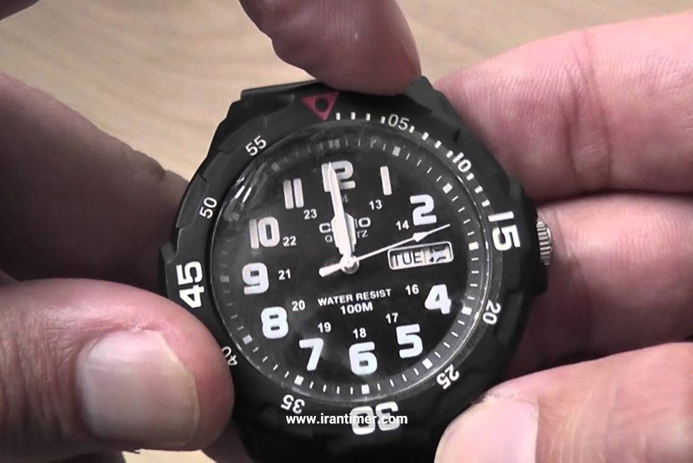 ساعت مچی مردانه کاسیو مدل MRW-200H-1BVDF یک ساعت دارای تقویم هفته دارای کیفیت و اعتبار برند
