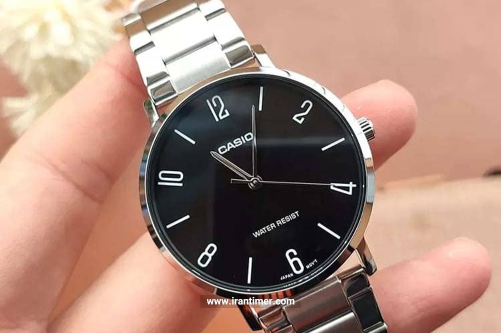 بررسی ظاهری این ساعت کوارتز