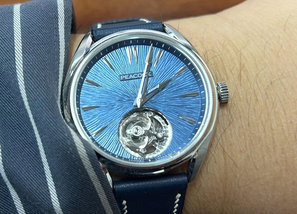 مشخصات ظاهری و طراحی ساعت Peacock Divine Craft Ultra-Thin Tourbillon