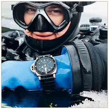 the Panerai Luminor Submersible